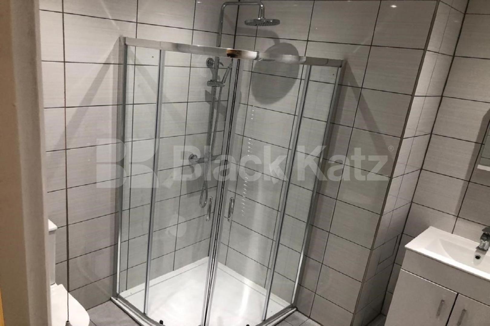 Superbly located modern period conversion  Borough High Street, Borough